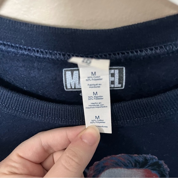 Captain America ‘Infinity War’ Crewneck - Picture 5 of 9